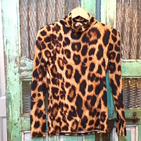 Olivia Rae Tops - Olivia Rae Leopard long sleeved turtleneck- soft!